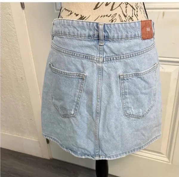 Zara Light Wash Distressed Denim Mini Skirt - Size L / 30 - Image 2