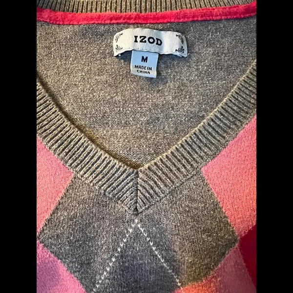 IZOD Women's V-Neck Argyle Sweater - Medium - Image 6