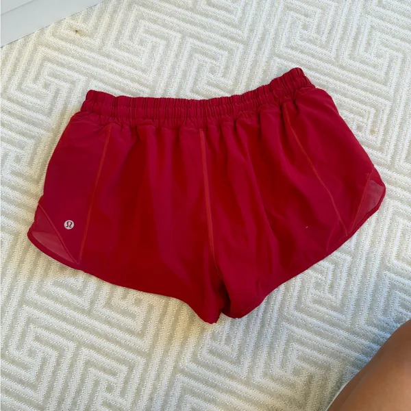 Lululemon women’s Hotty hot shorts 2.5” - Image 3