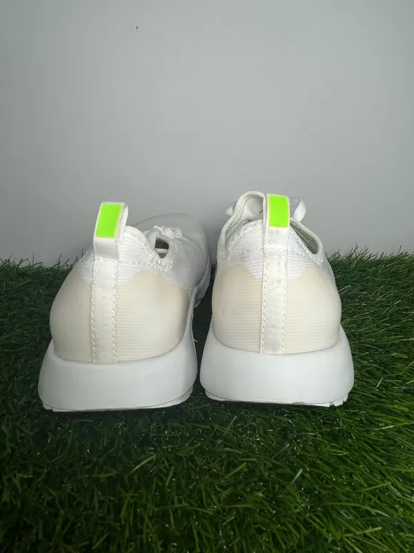 OOFOS Lightweight Comfort Shoes White Cream Women’s Size 5 - Image 4
