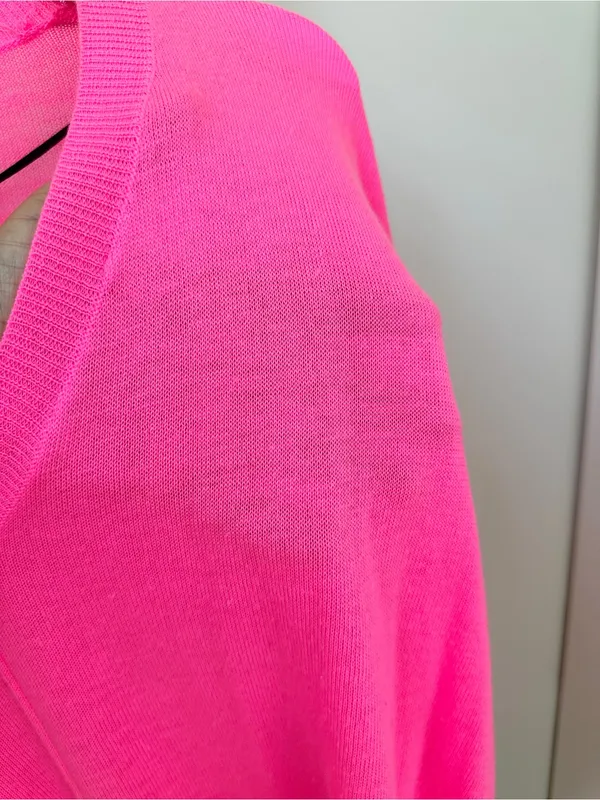 J & J Dropped Shoulder Neon Pink V-Lightweight V-Neck Sweater Size Medium - Image 6