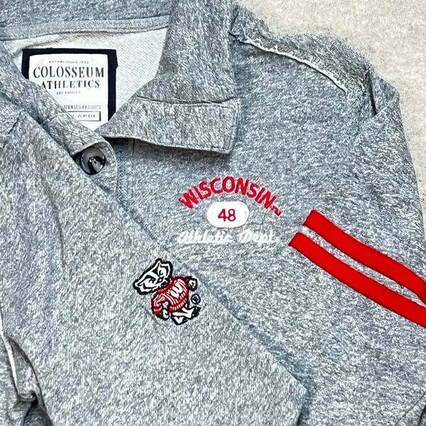 Colosseum Athletics Women Wisconsin Badgers Button Up Sweatshirt Gray Large‎ - Image 2