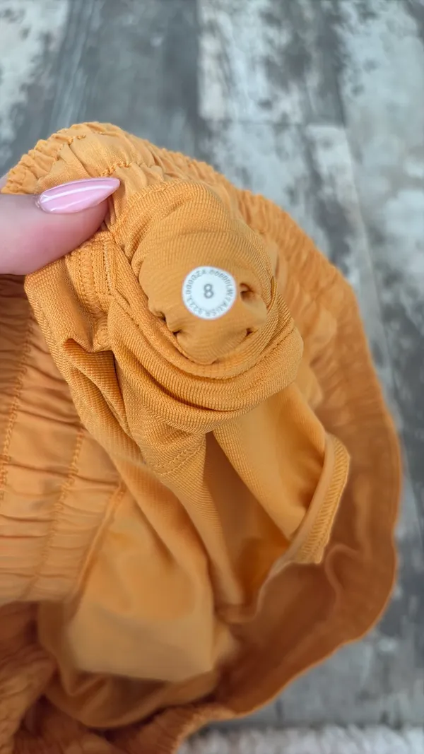 Lululemon Hotty Hot 2.5" Low-Rise Shorts orange - Image 5