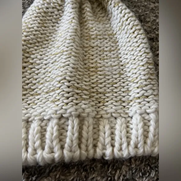 Aerie Women’s Winter Hat Ivory Knitted With Gold Sparkles Pom‎ Pom One Size - Image 4