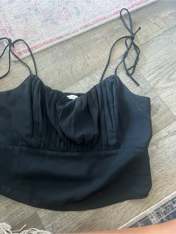 Abercrombie Black Tie-Shoulder Ruched Crop Top - Image 4