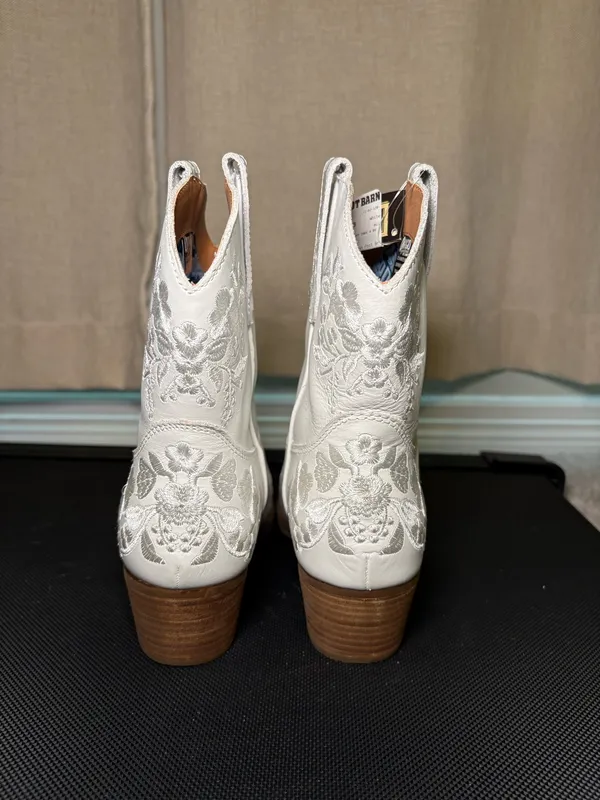 Dingo White Take A Bow Cowboy Boots - Image 4