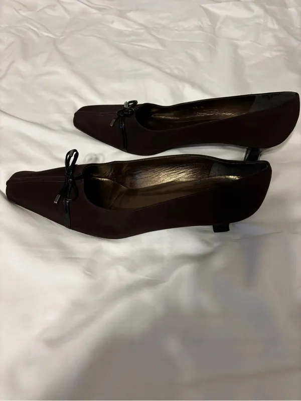 Stuart Weitzman Brown Square Toe Kitten Heel Pumps Patent Bow Women’s 11B - Image 6