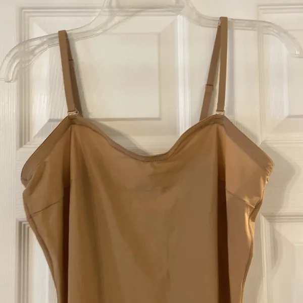ASSET BY SPANX SIZE 1X Shape wear length28” excellent condition - Image 2