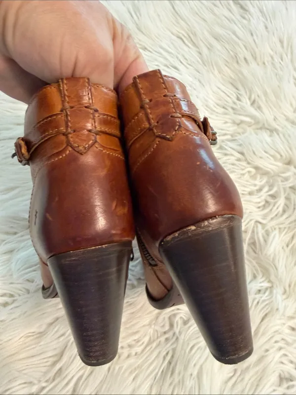 FRYE Distressed Women's brown Leather Ankle Booties with Side Zip size 6B - Image 12