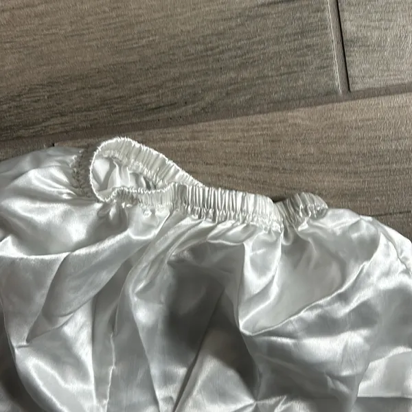 White silky pajama shorts Size XS - Image 2