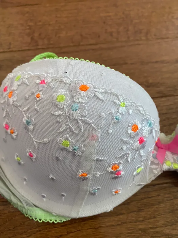 Y2k Victoria’s secret white demi floral embroidered push up bra 34B - Image 4