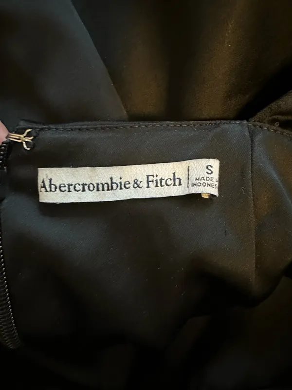 Abercrombie and Fitch Black Backless Dress - Image 6