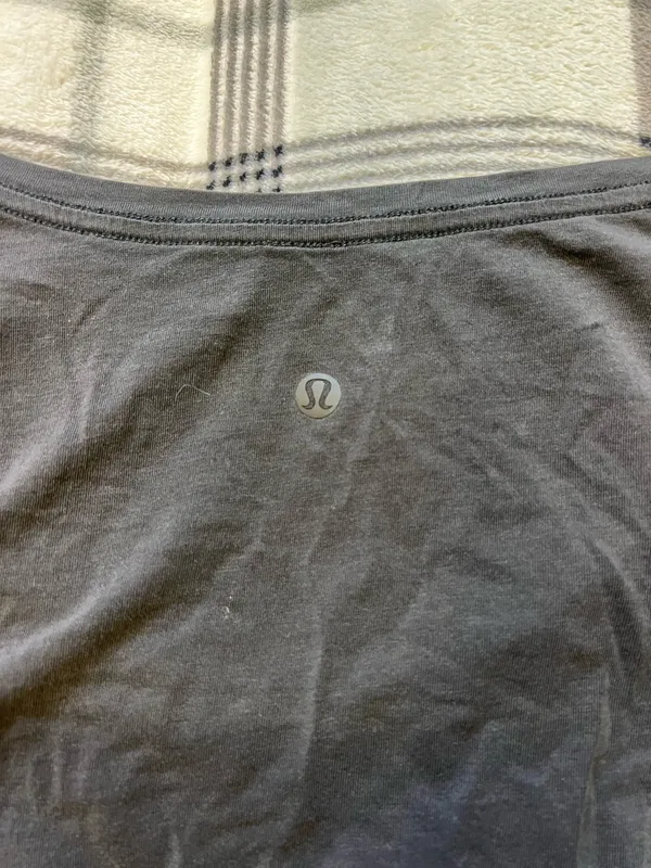 Lululemon tee - Image 4