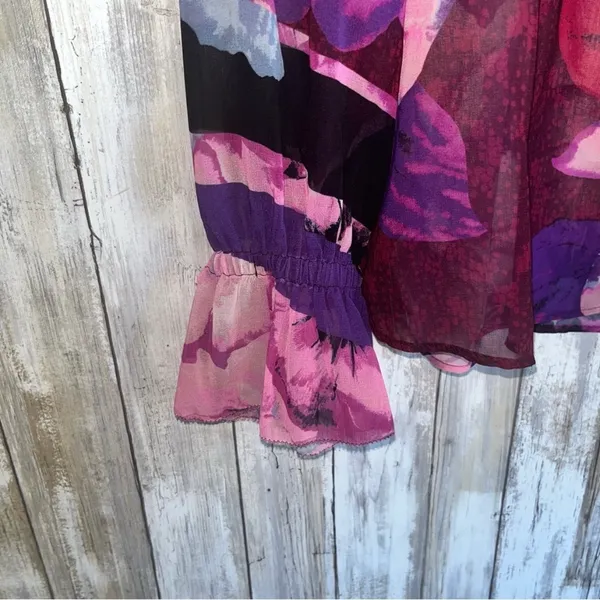 White House Black Market Purple Floral Tie Neck Blouse •Small - Image 8