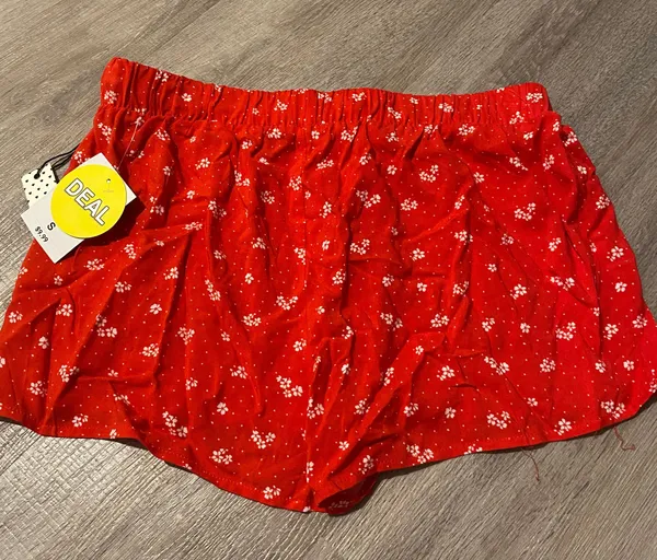 Flowy Shorts Red - Image 2