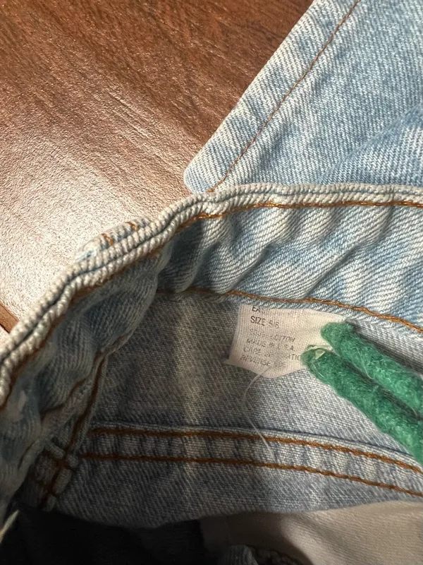 Vintage Gap Light Wash Tapered Leg Denim Jeans Womens Size 5/6 - Image 3