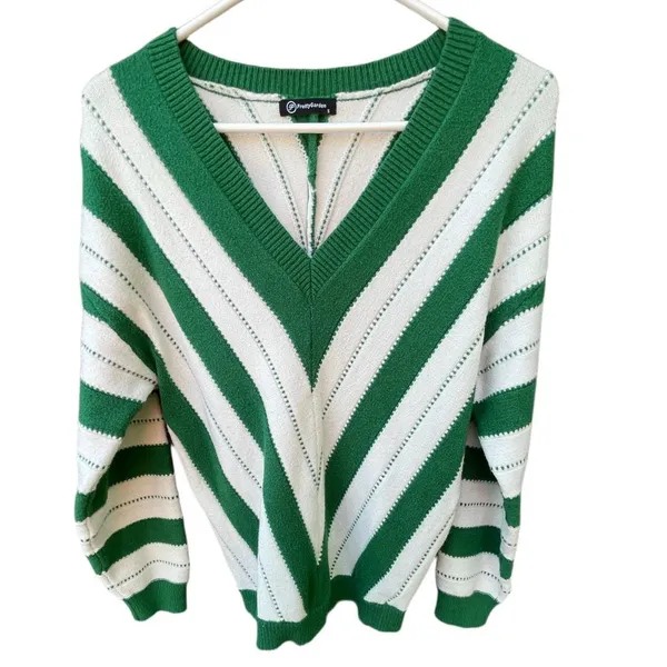 Pretty Garden size S green and white V neck sweater - Image 2