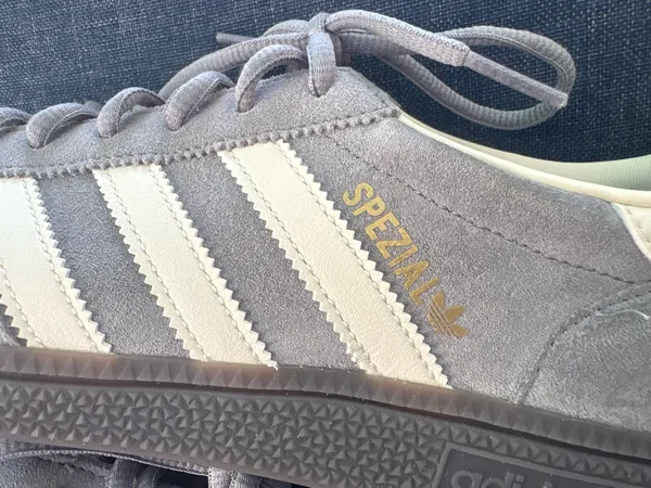 Adidas Sambas unisex 9.5 men, 10.5 women - Image 2