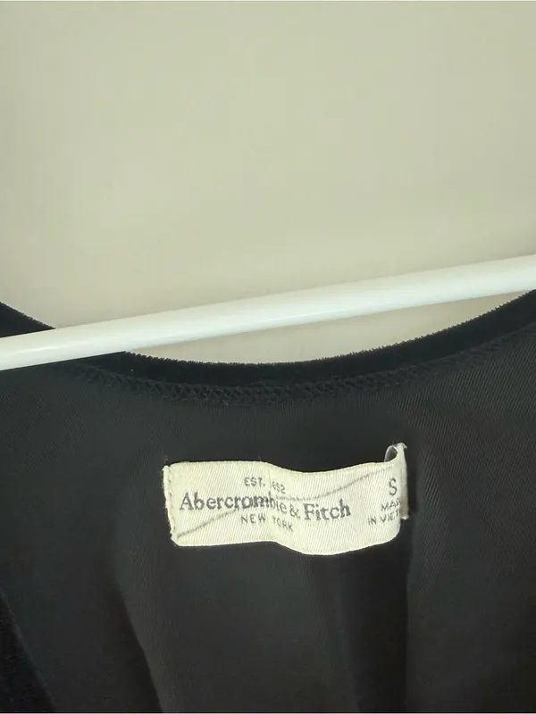 Abercrombie & Fitch Black Velvet Long-Sleeve Crop Top - Image 2