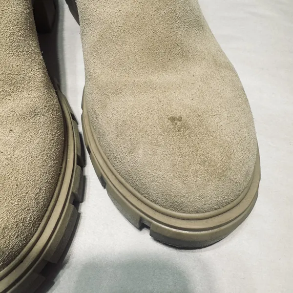 Steve Madden Howler Sand Suede Lug Sole Chelsea Ankle Boots Womens 9 M - Image 3