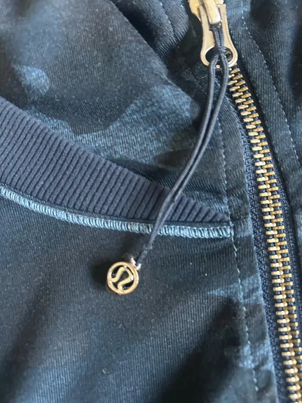 Lululemon Navy Camo Jacket - Image 4