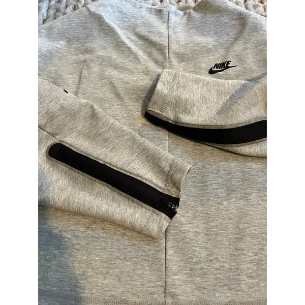 Nike pull over warm up grey size medium - Image 4