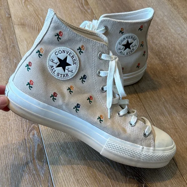 Converse Cream High-Tops with Embroidered Floral Design Size 11 Women’s - Image 2