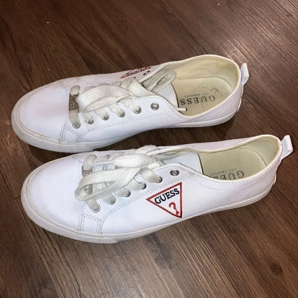 GUESS Leather Size 8.5 Catching White Red Triangle Women’s Sneakers. Preloved - Image 3
