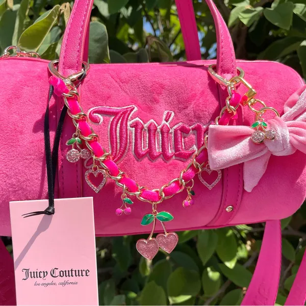 🎀🩷NWT Juicy Couture Hot Pink Barrel Bag/Purse with Accessories 🩷🎀 - Image 3