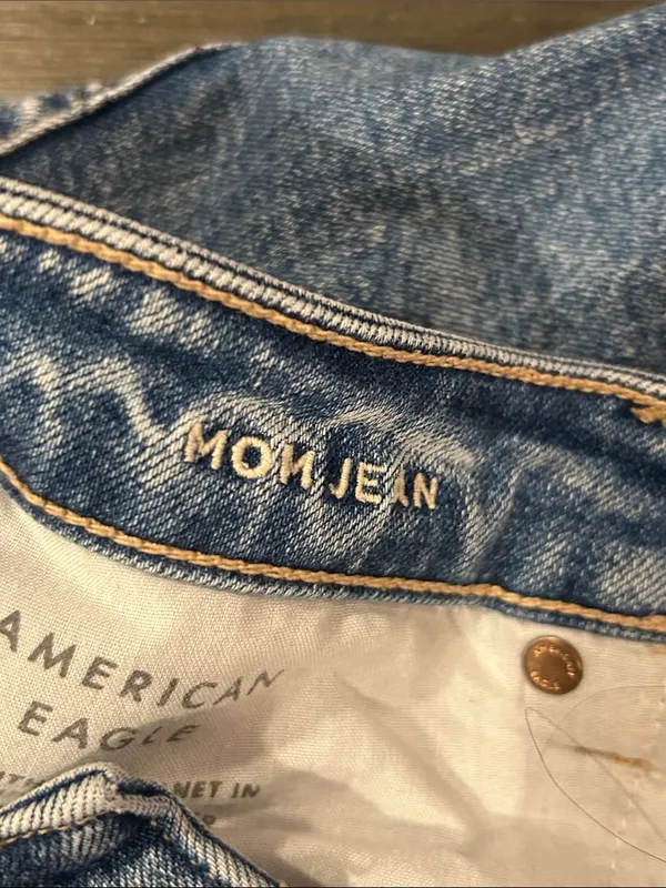 American Eagle Outfitters Light Blue Distressed Mom Jeans Size 4 - Image 4