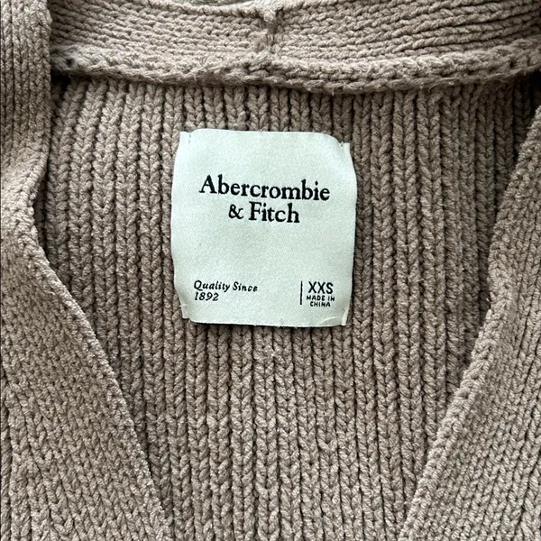Abercrombie & Fitch Women's Brown Cardigan Sweater - Image 2
