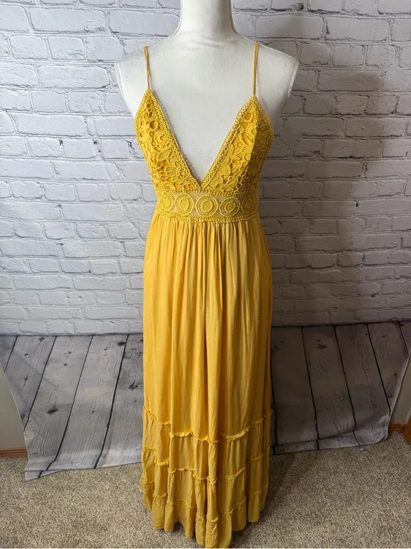 Windsor spring stunner Yellow Crochet Bodice Maxi Dress -medium - Image 3