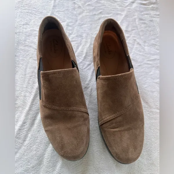 Clarks Women’s Slip-On Leather - Image 2