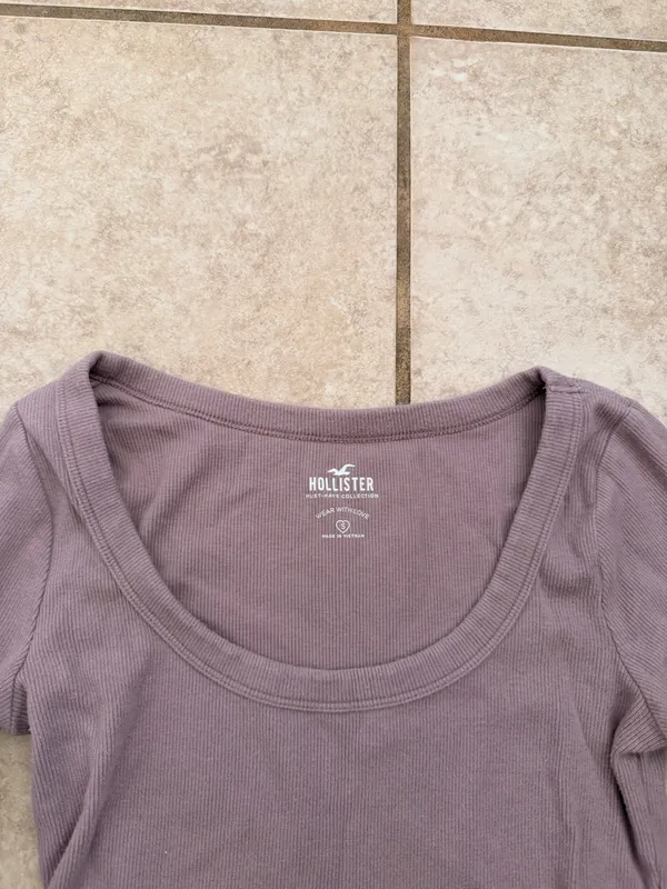 Hollister Must-Have Collection Ribbed Long Sleeve - Image 3