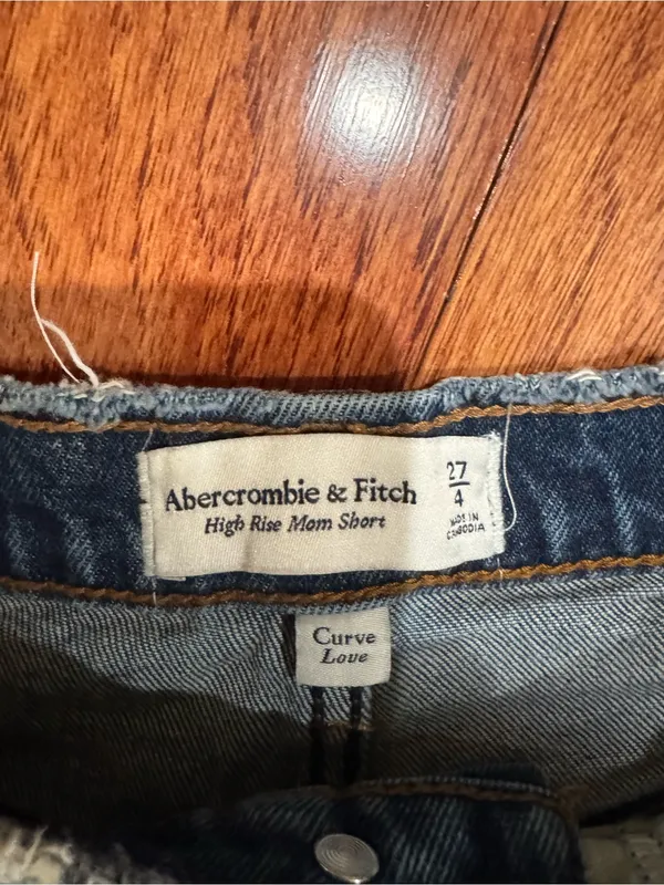 Abercrombie Curve Love High Rise Mom Short Size 27 - Image 4