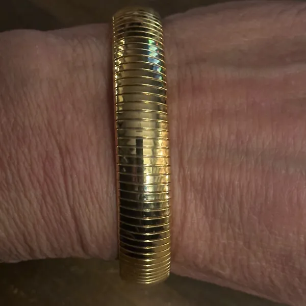 Vintage Marshal Metals flexible ribbed bangle bracelet Gold - Image 2
