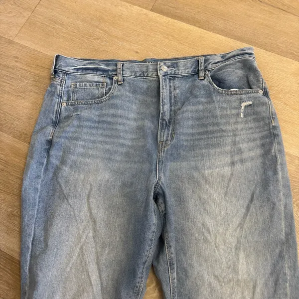NWT American Eagle Light Wash Distressed Denim Mom Jeans - Image 3