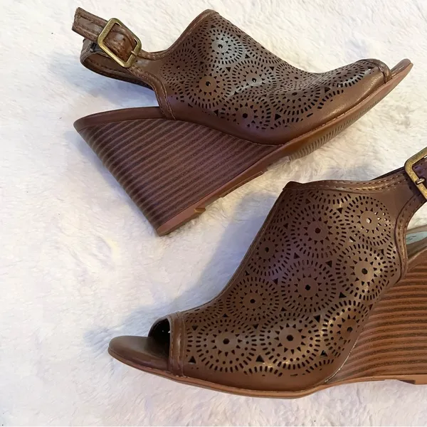 Jasmin Brown Faux Leather Cut Out Ankle Strap Wedges Size 6 - Image 4