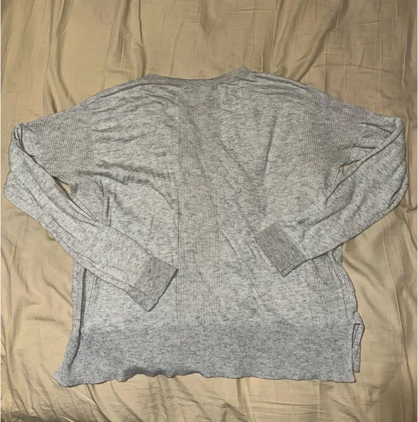 Forever 21 Grey Sweater - Image 5