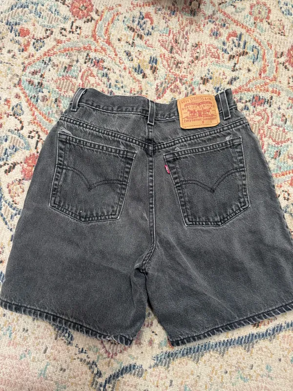 vintage black Levi’s shorts size 8 women’s - Image 2