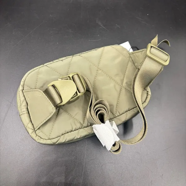 NWT Vera Bradley Women's Essential Mini Belt Bag Ultralight Quilted Sage‎ Green - Image 3