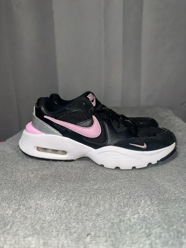 Nike Women’s Air Max Sneakers - Image 3