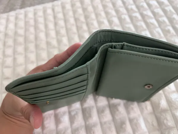 Charles and keith light green medium wallet - Image 5