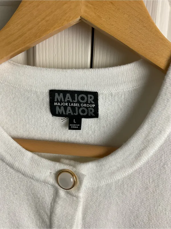 White Short - Image 3