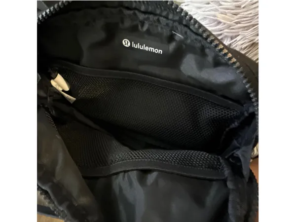 Lululemon large size black camo crossbody bag Good condition- has some faint mar - Image 6