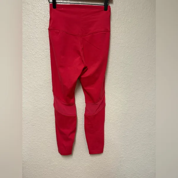 NIKE Bright Pink Leggings Size Small EUC - Image 4