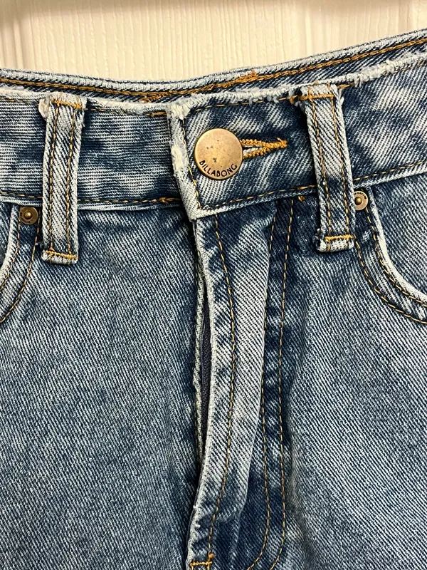 Billabong Women’s size 26 Light Blue Denim Jean Shorts - Image 4