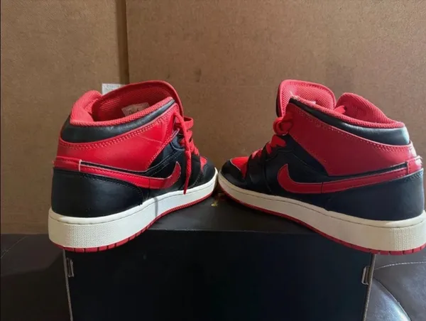 Air Jordan Nike 1 Mid GS black /fire red- white 6.5 youth - Image 4
