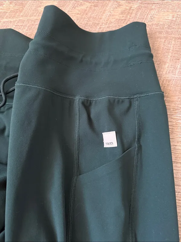 VUORI Daily Leggings in Deep Green OS - Image 3