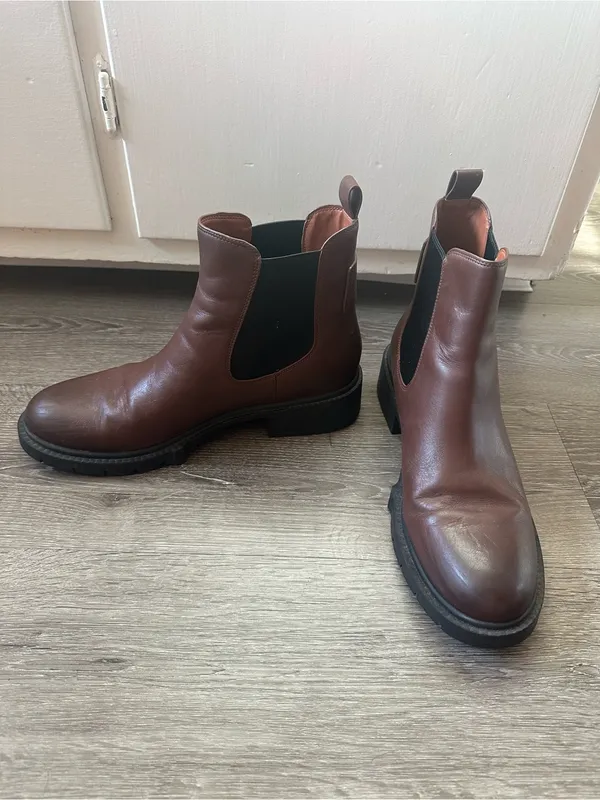 Coach Brown Leather Chelsea Booties with Black Elastic Panels - Image 7